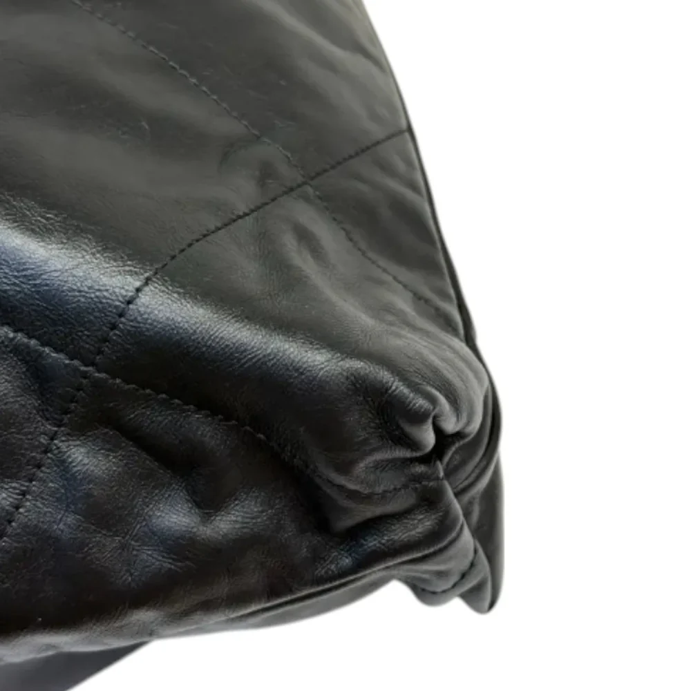 22 Medium Shiny Calfskin Quilted Black GHW - Image 11