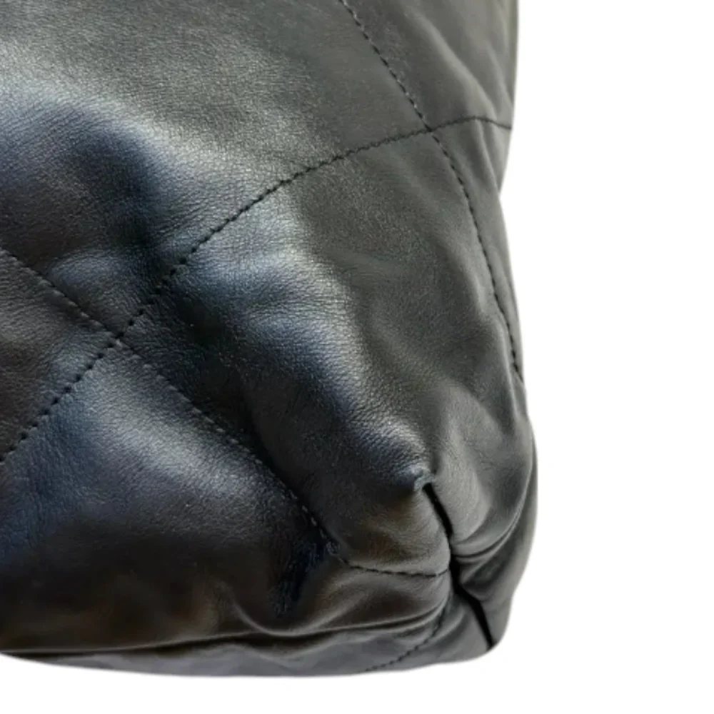 22 Medium Shiny Calfskin Quilted Black GHW - Image 12