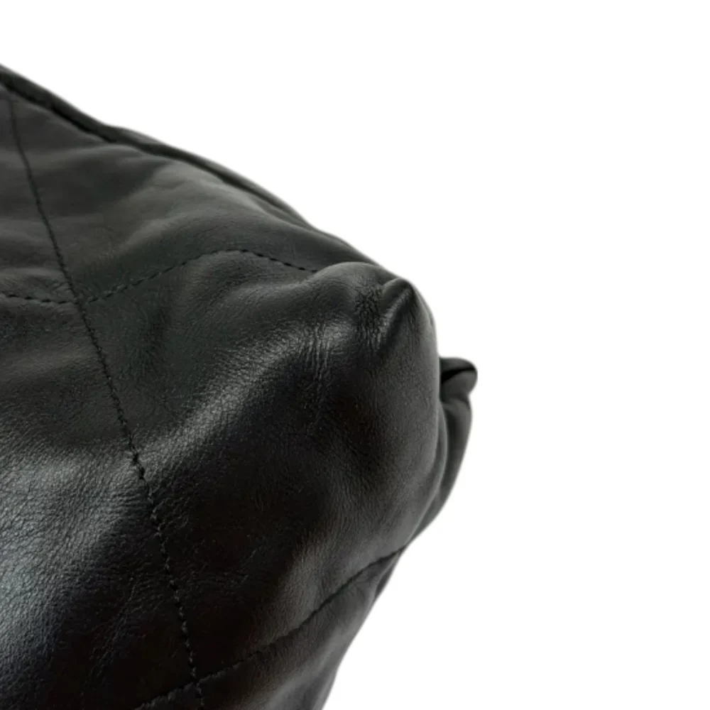 22 Medium Shiny Calfskin Quilted Black GHW - Image 13