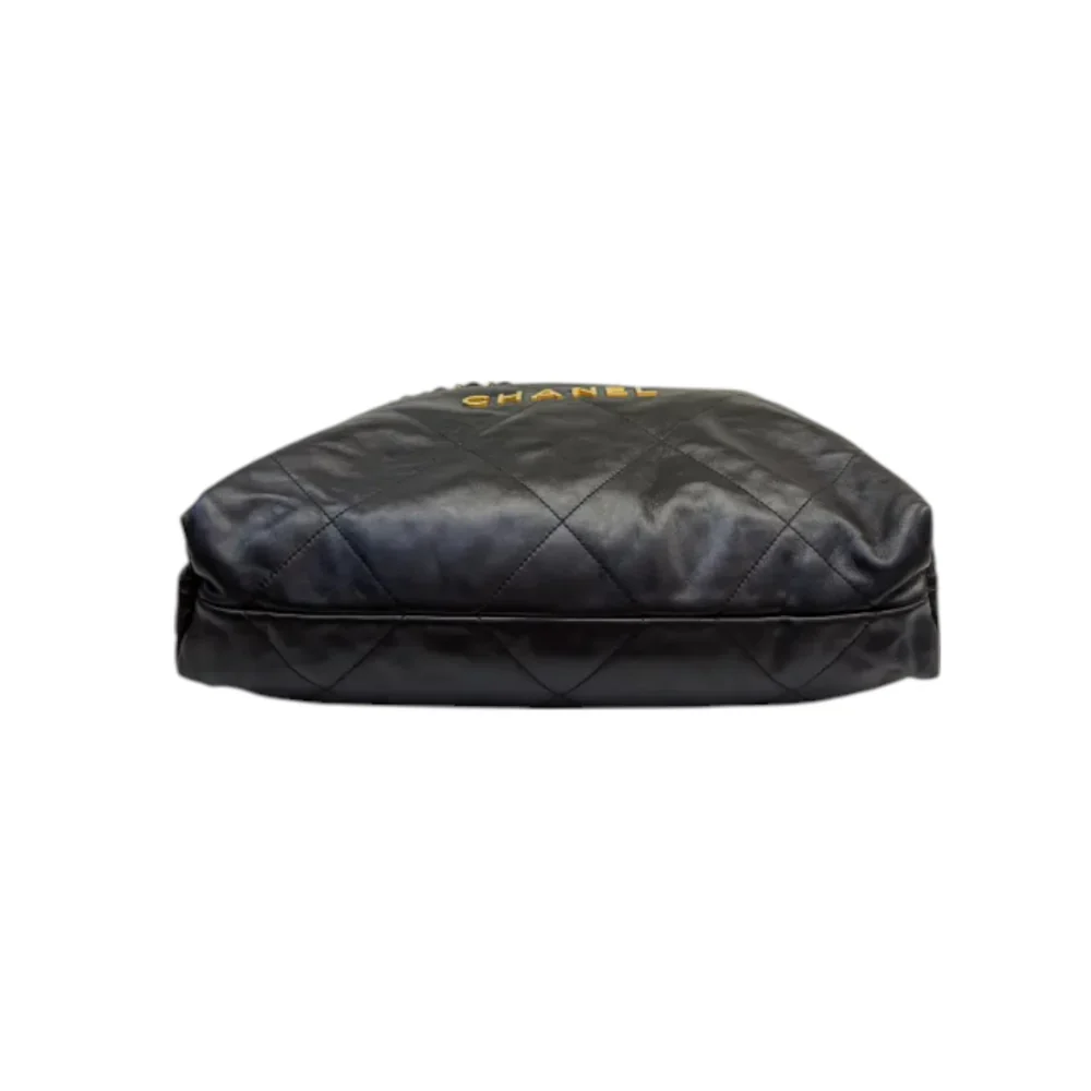 22 Medium Shiny Calfskin Quilted Black GHW - Image 4