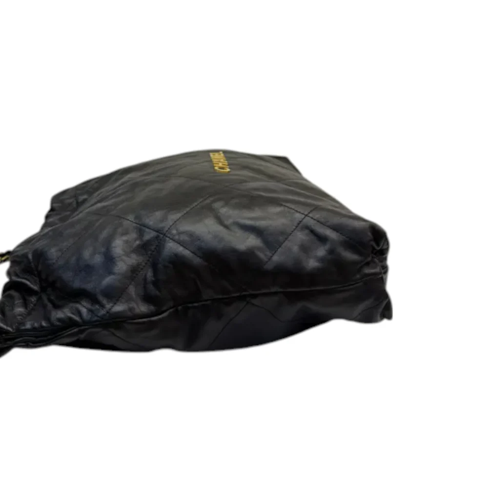 22 Medium Shiny Calfskin Quilted Black GHW - Image 6