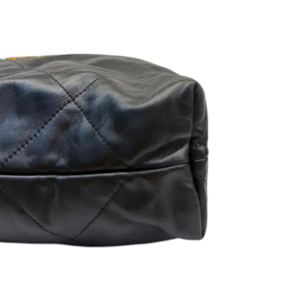 22 Medium Shiny Calfskin Quilted Black GHW - Image 8