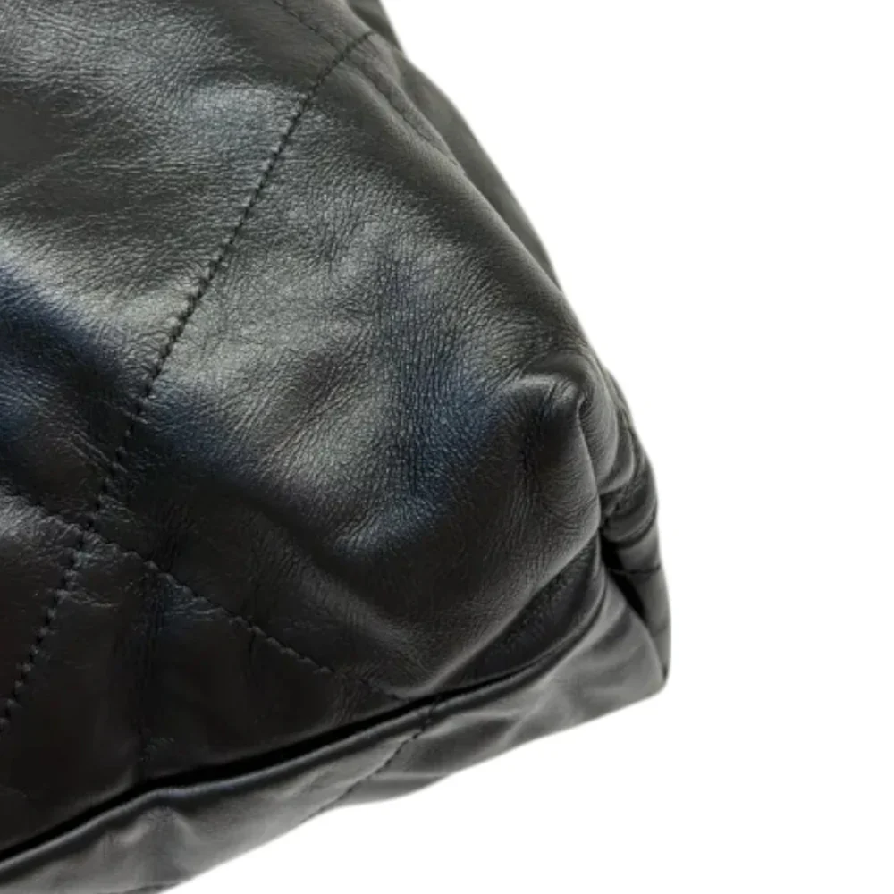 22 Medium Shiny Calfskin Quilted Black GHW - Image 9