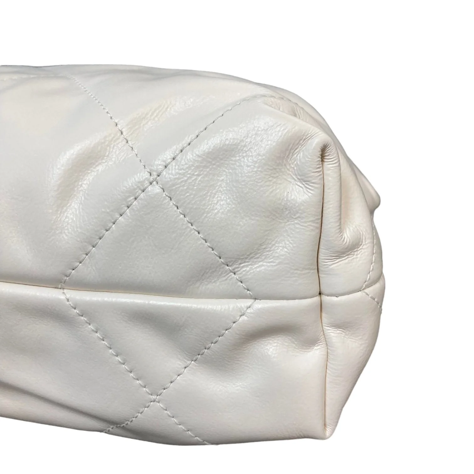 22 Small Shiny Calfskin Quilted White GHW - Image 3