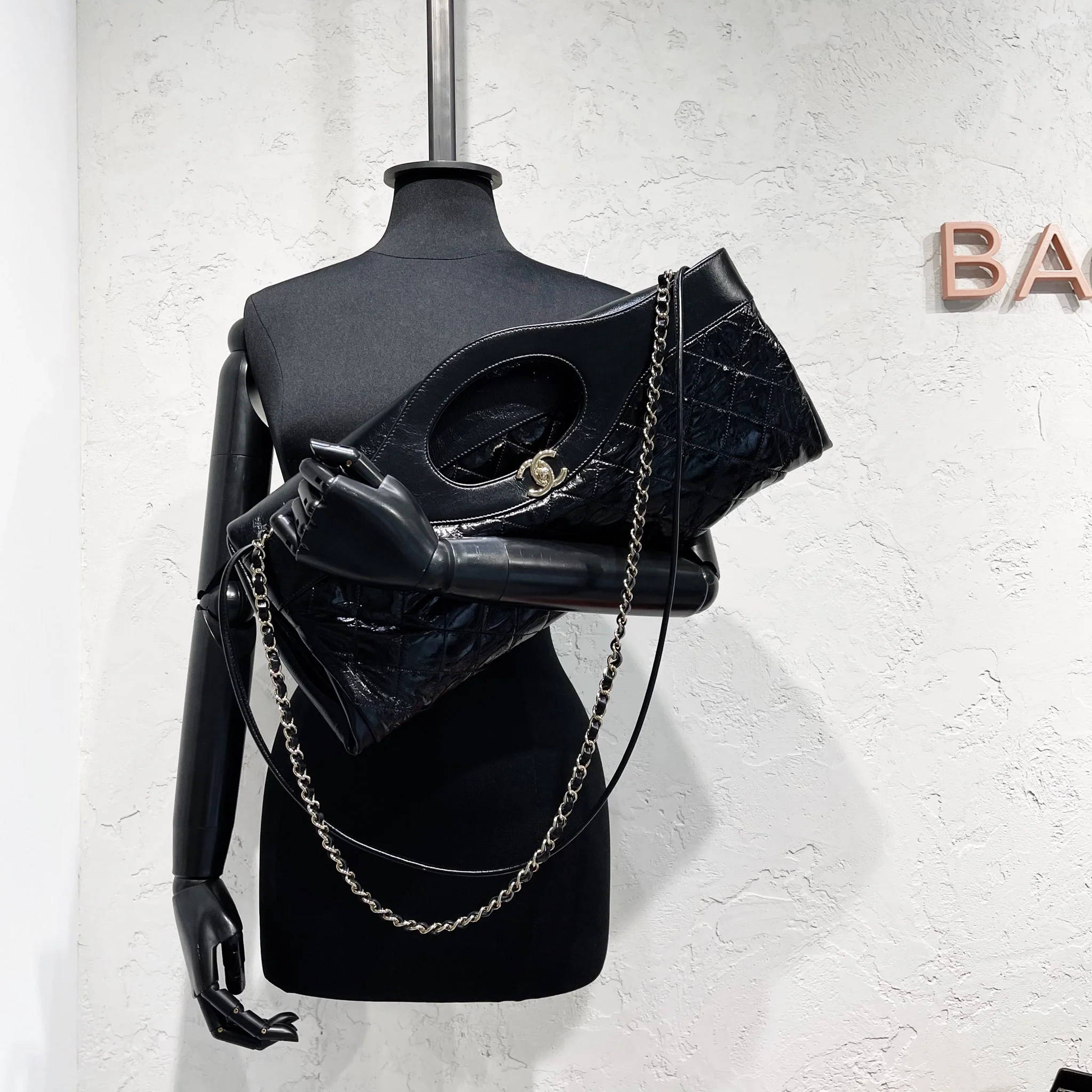 31 Shopping Bag  Crumpled Calfskin Large Black - Image 22