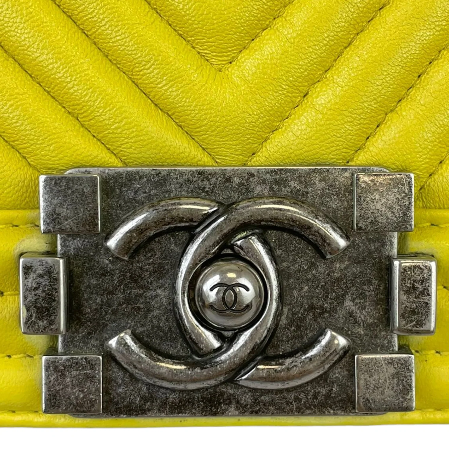 Chevron Boy Old Medium Calfskin Yellow RHW - Image 18