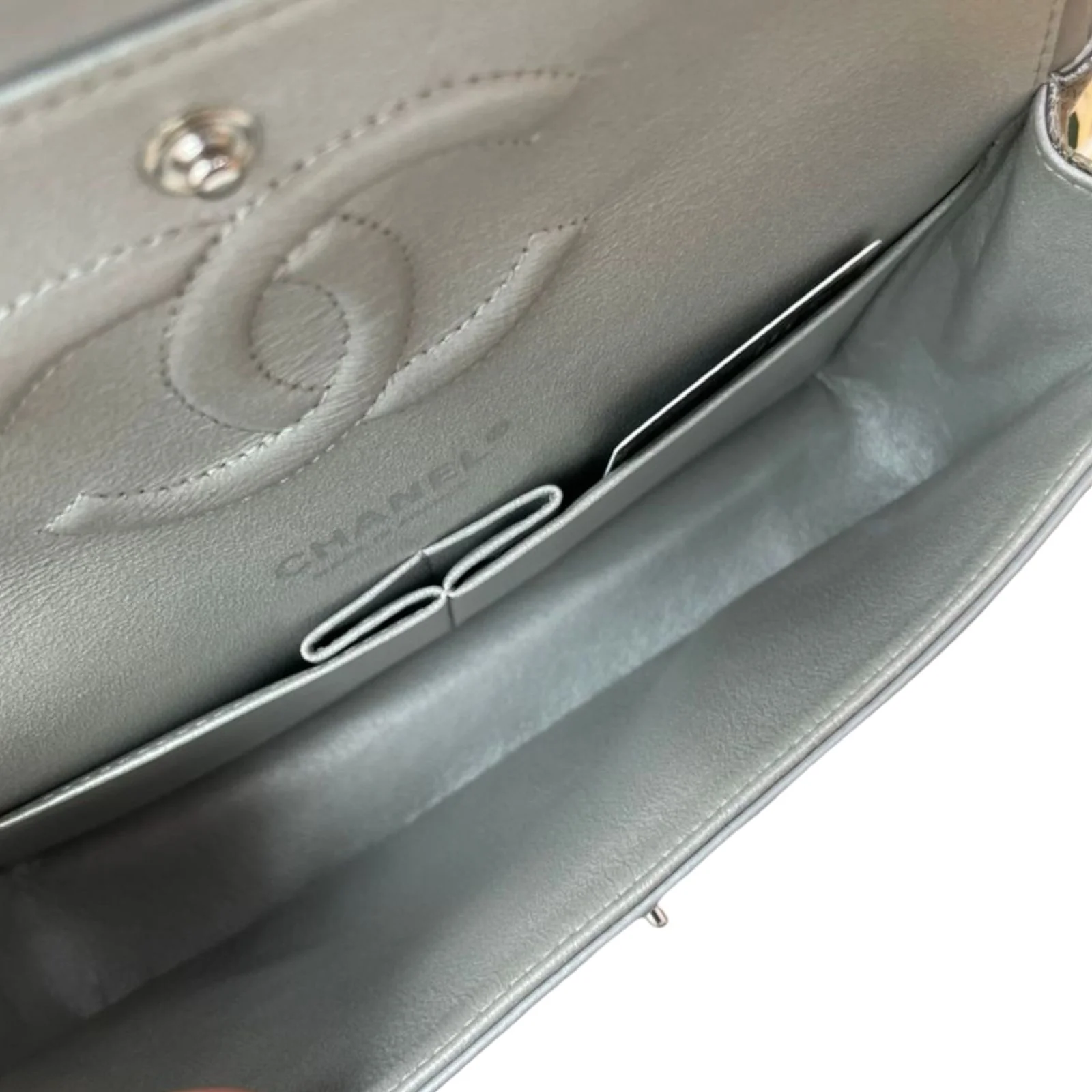 Chevron Double Flap Medium Crumpled Calfskin Silver SHW - Image 10