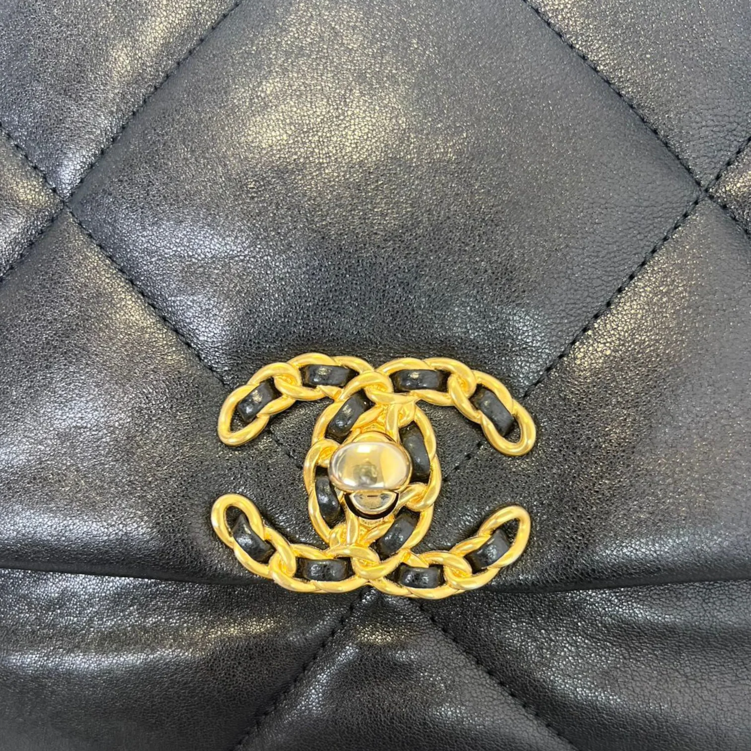 Goatskin Quilted Large Chanel 19 Flap Black - Image 12