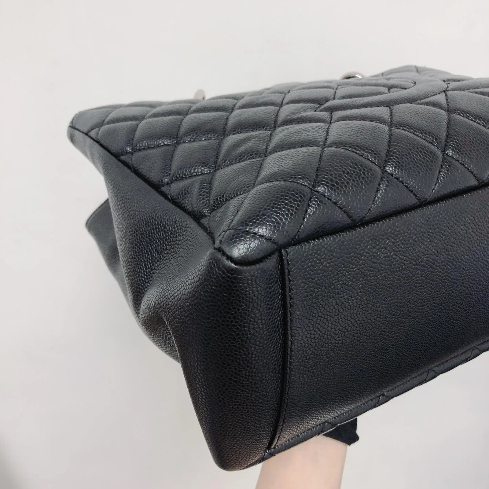 Grand Shopping Tote Black - Image 12