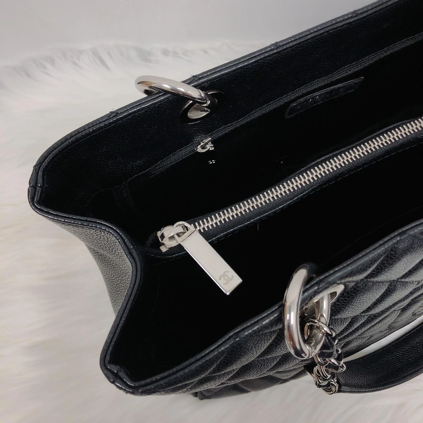 Grand Shopping Tote Black - Image 21