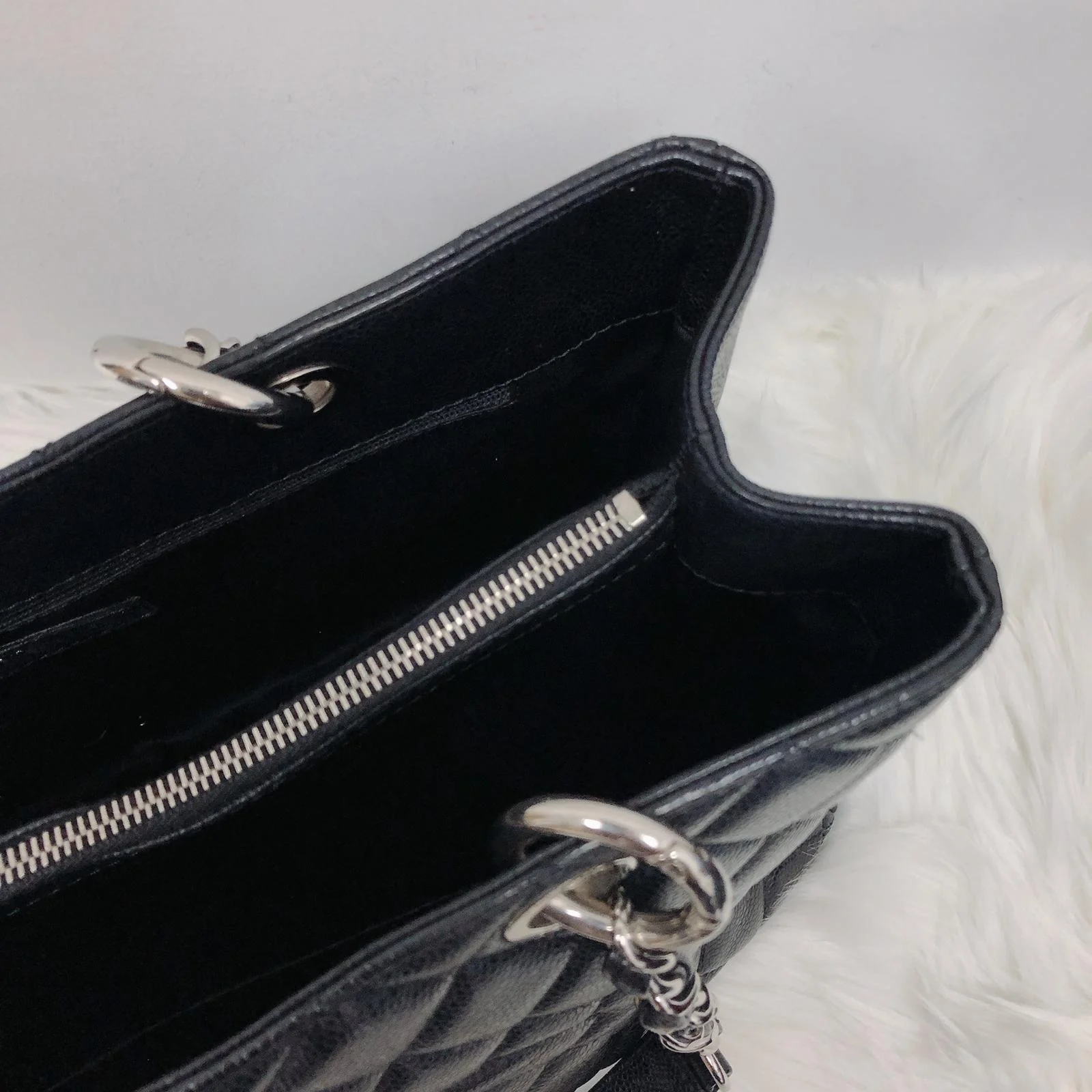 Grand Shopping Tote Black - Image 22