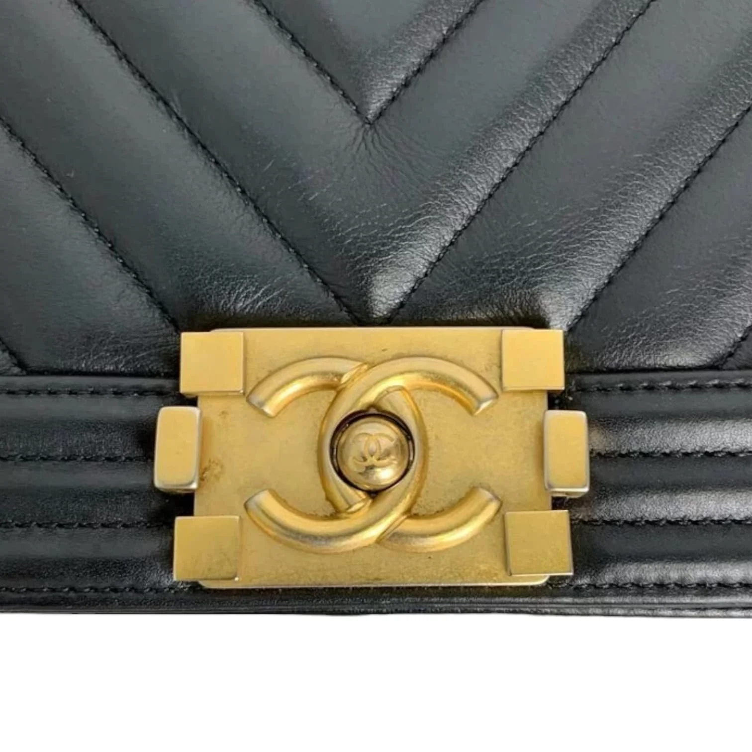 Medium Le Boy Chevron Quilted Calfskin Black GHW - Image 26