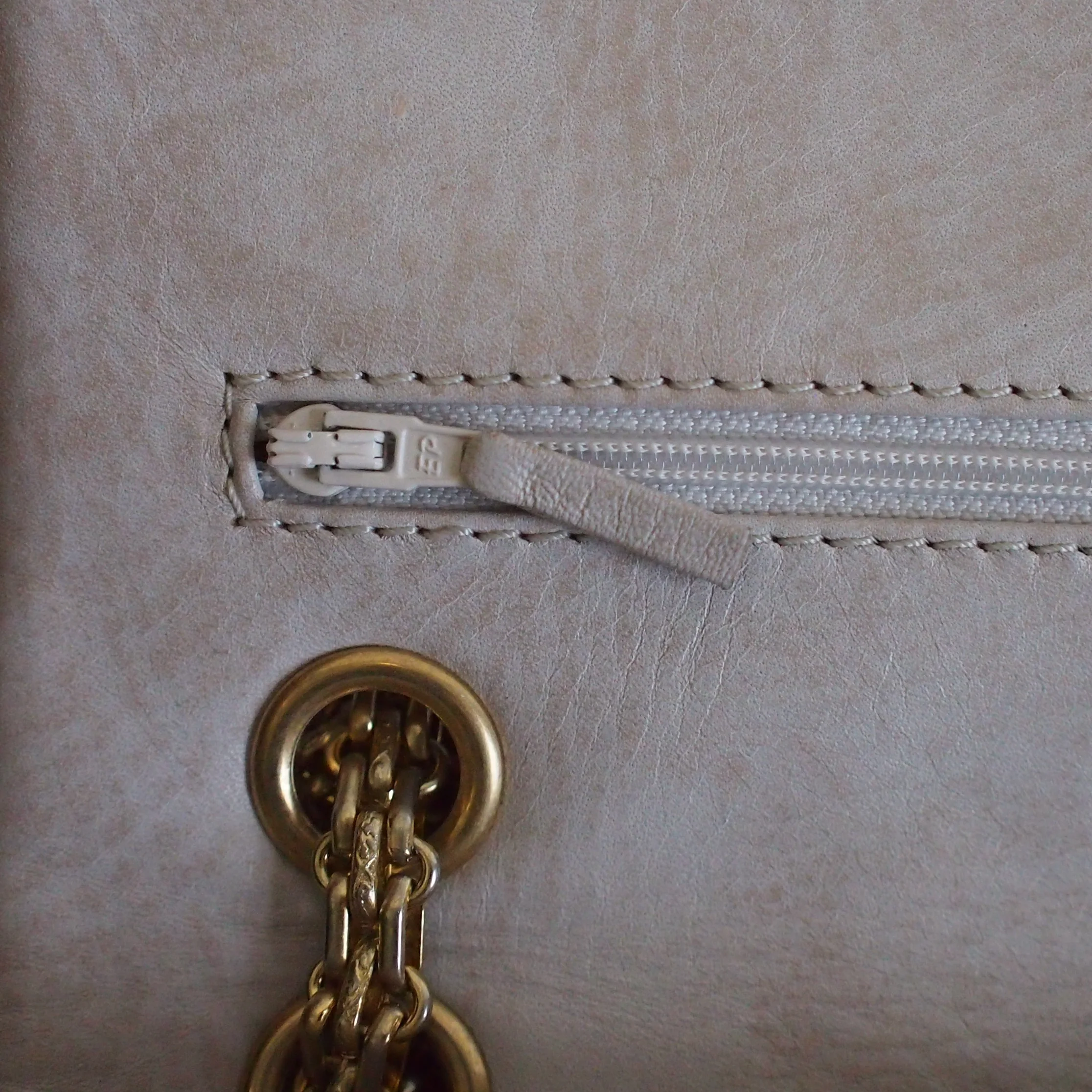 Reissue Medium 225 Beige GHW - Image 15