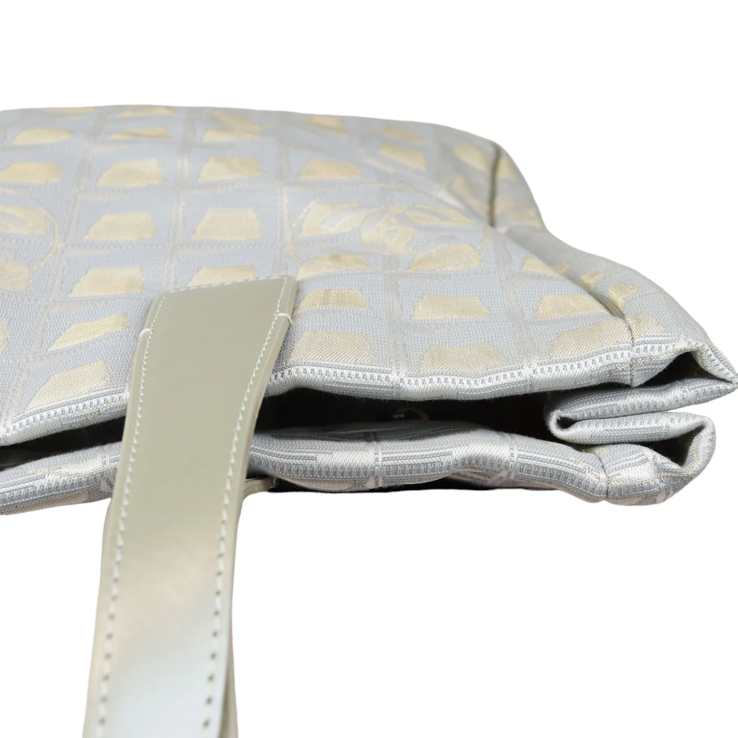 Vintage Travel Line Tote Medium Nylon Beige SHW - Image 8