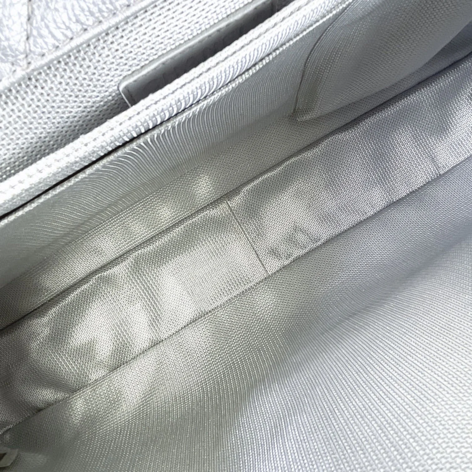 XXL Airline Flap Calfskin Quilted Silver RHW - Image 25