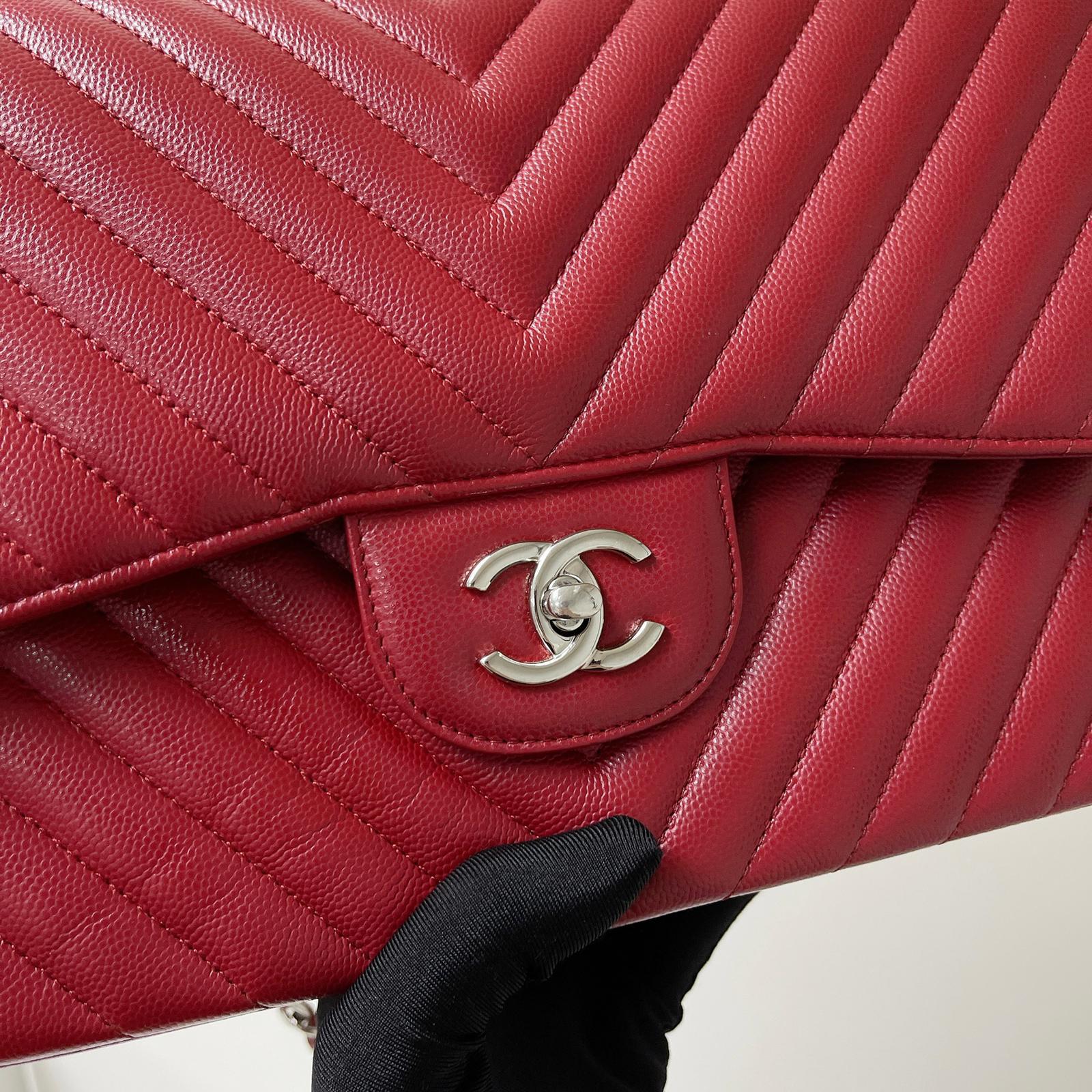 Classic Flap Jumbo Caviar Red Chevron SHW - Image 24