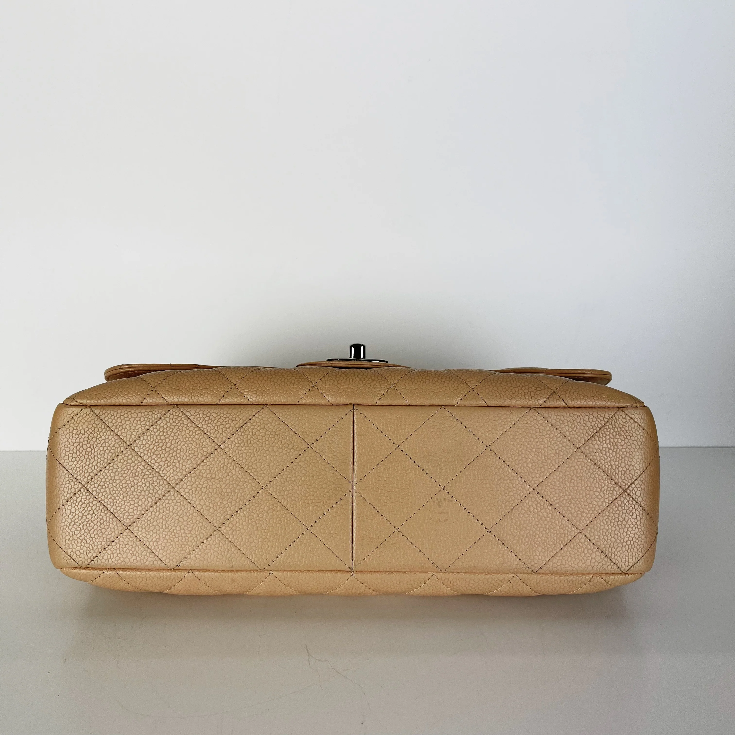 Single Flap Jumbo in Beige Caviar with SHW - Image 12