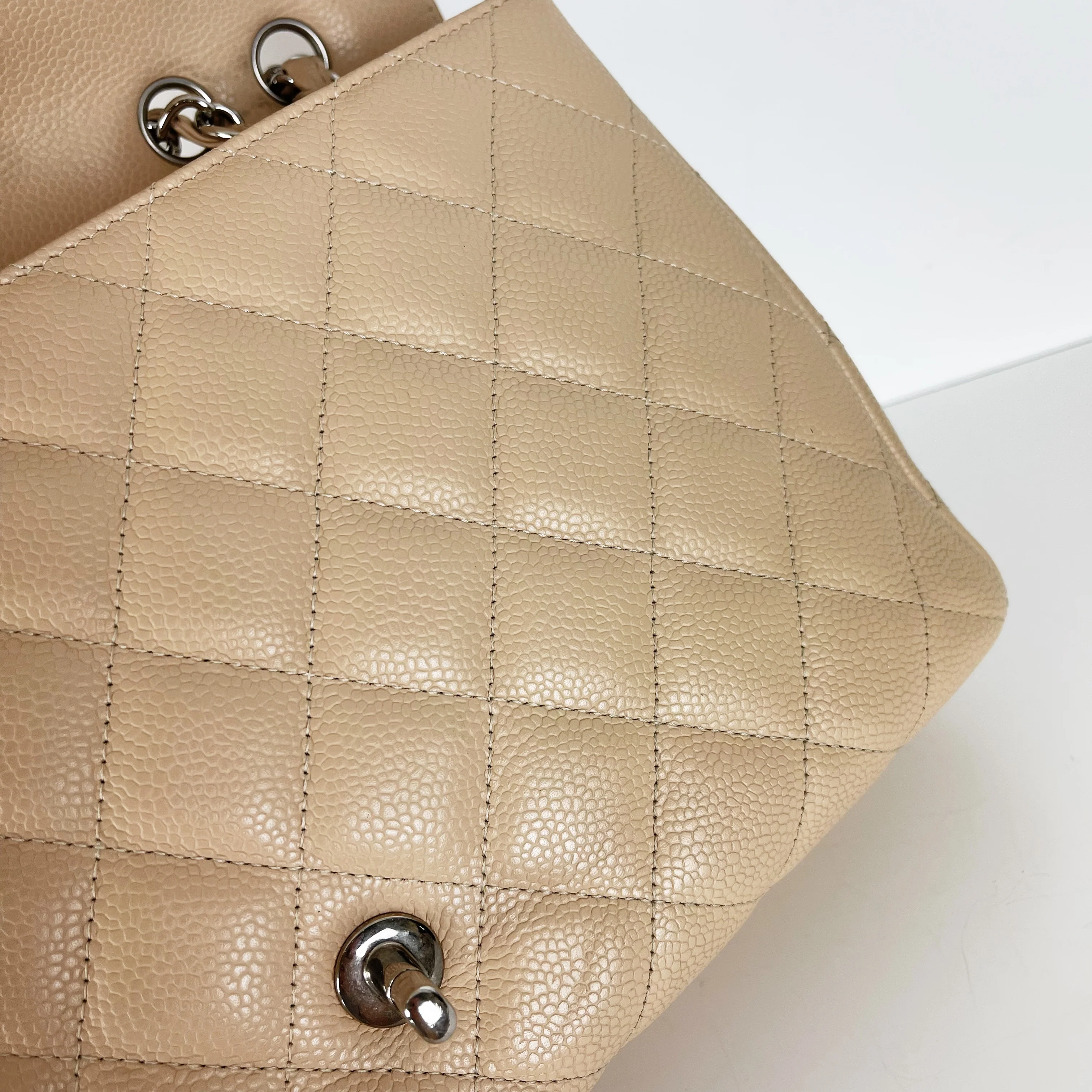 Single Flap Jumbo in Beige Caviar with SHW - Image 17