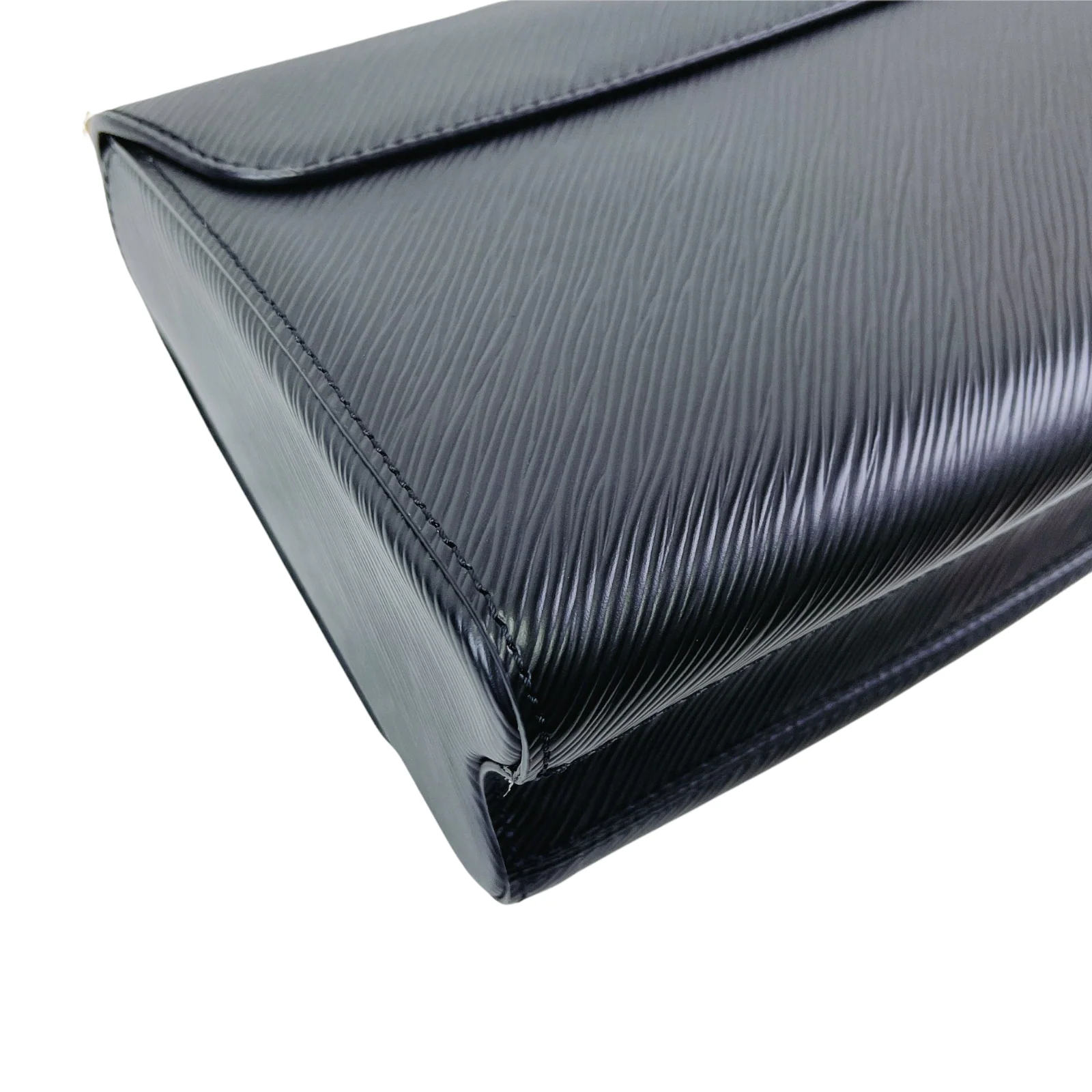 Twist Epi Leather MM Black GHW - Image 10