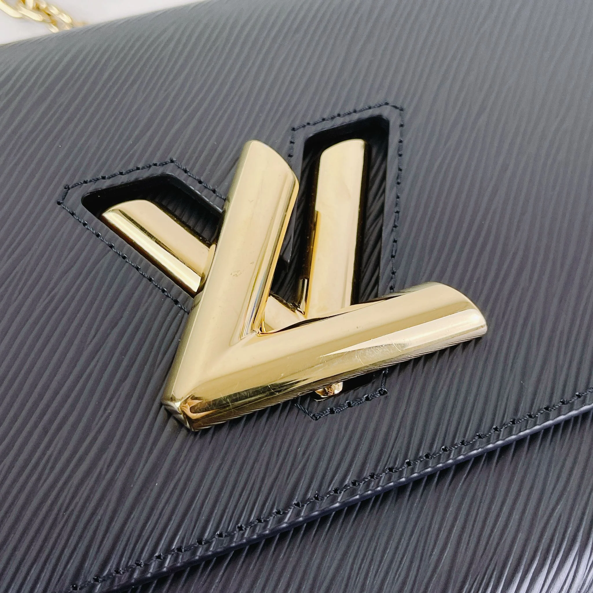 Twist Epi Leather MM Black GHW - Image 16