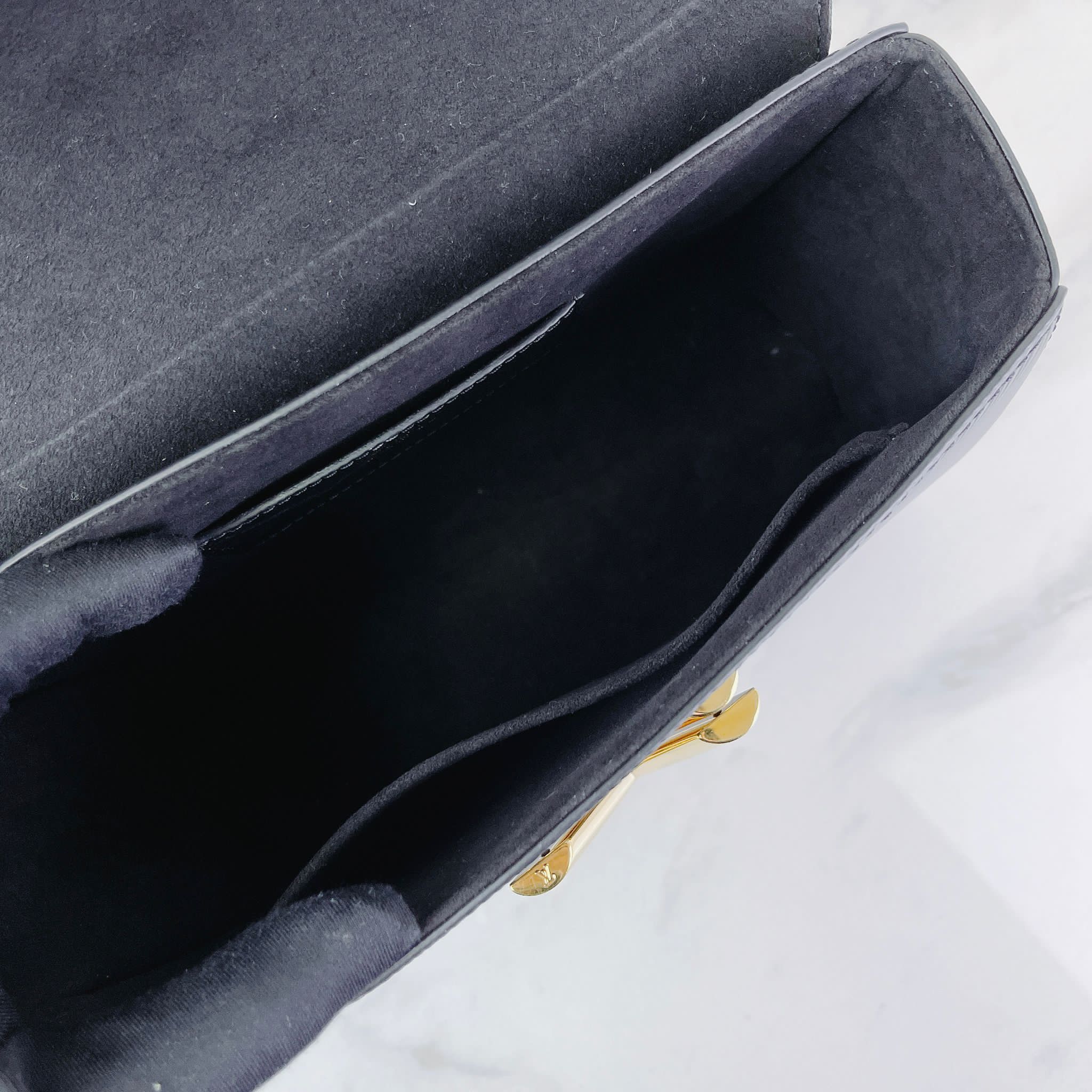 Twist Epi Leather MM Black GHW - Image 19
