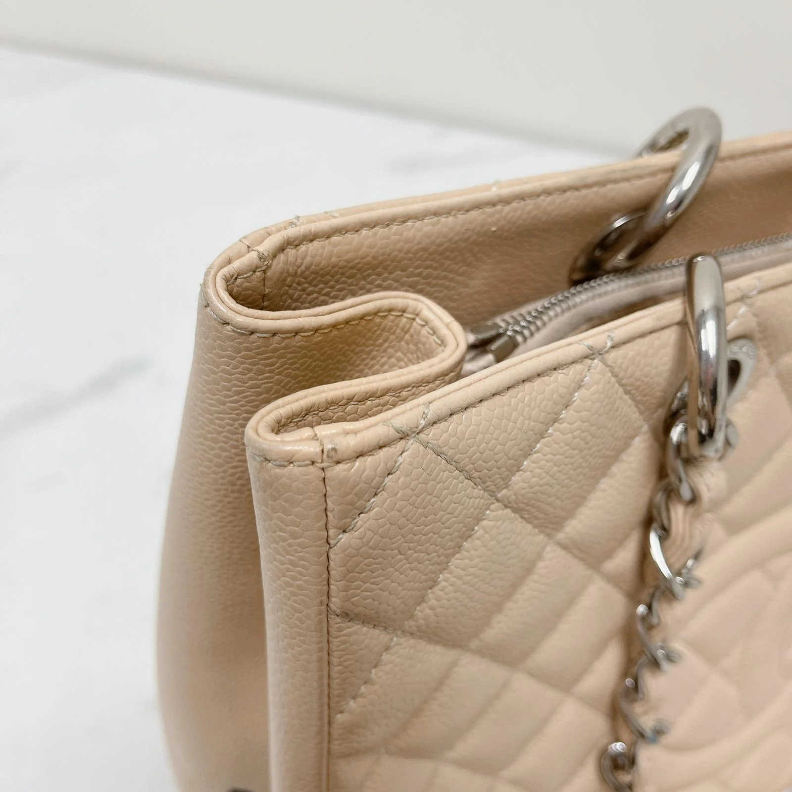 Grand Shopping Tote GST Beige SHW - Image 15