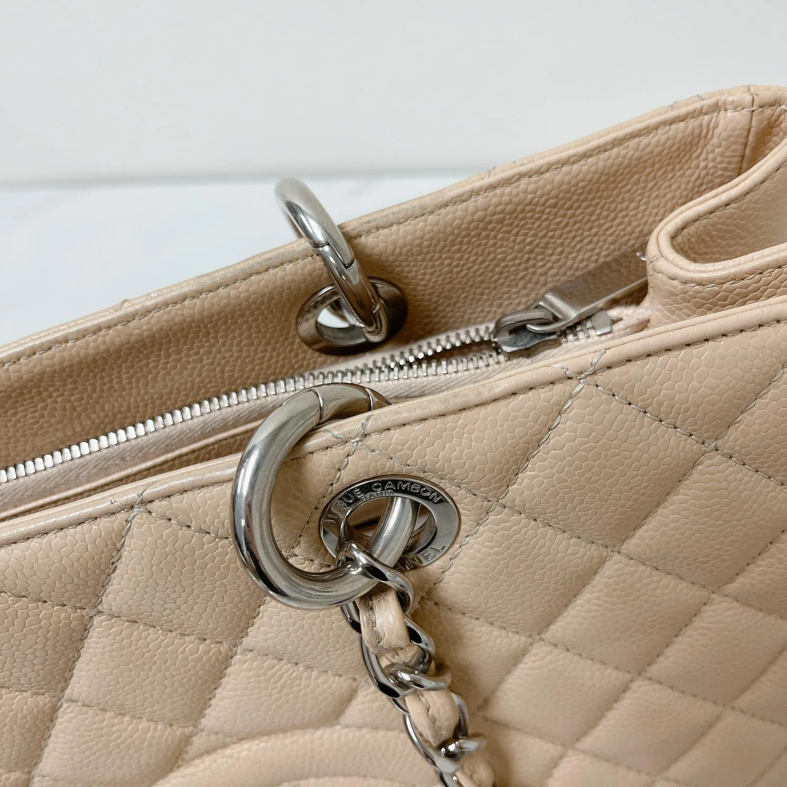 Grand Shopping Tote GST Beige SHW - Image 17