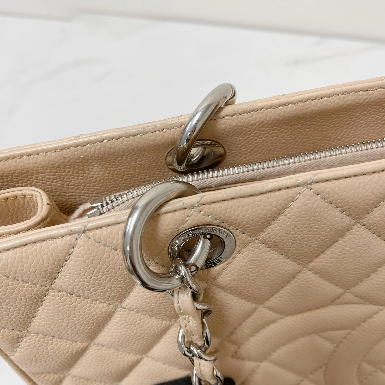 Grand Shopping Tote GST Beige SHW - Image 19