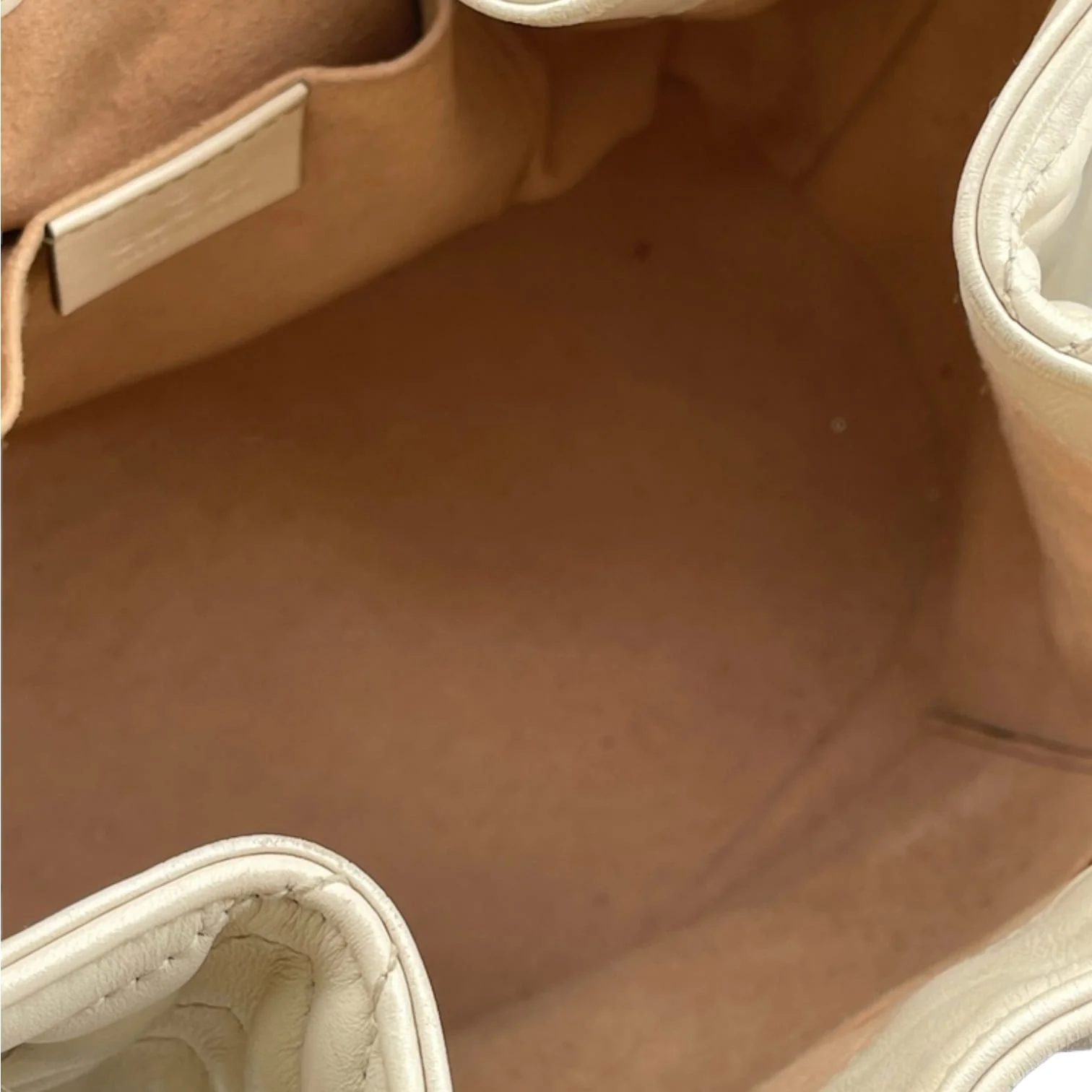 Small GG Marmont Bucket White Leather GHW - Image 8