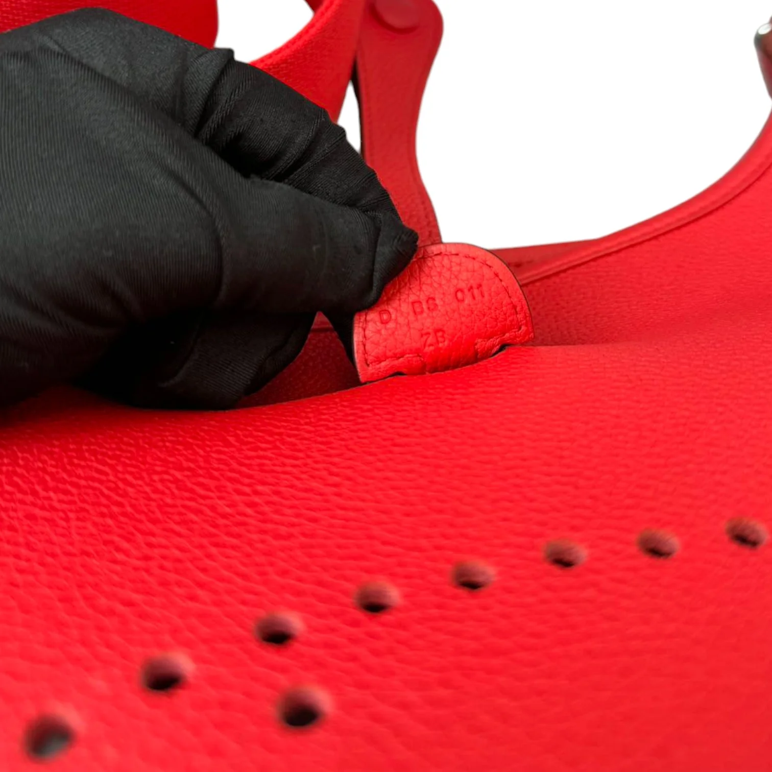 Evelyne III PM Taurillon Clemence Calfskin Red PHW - Image 13
