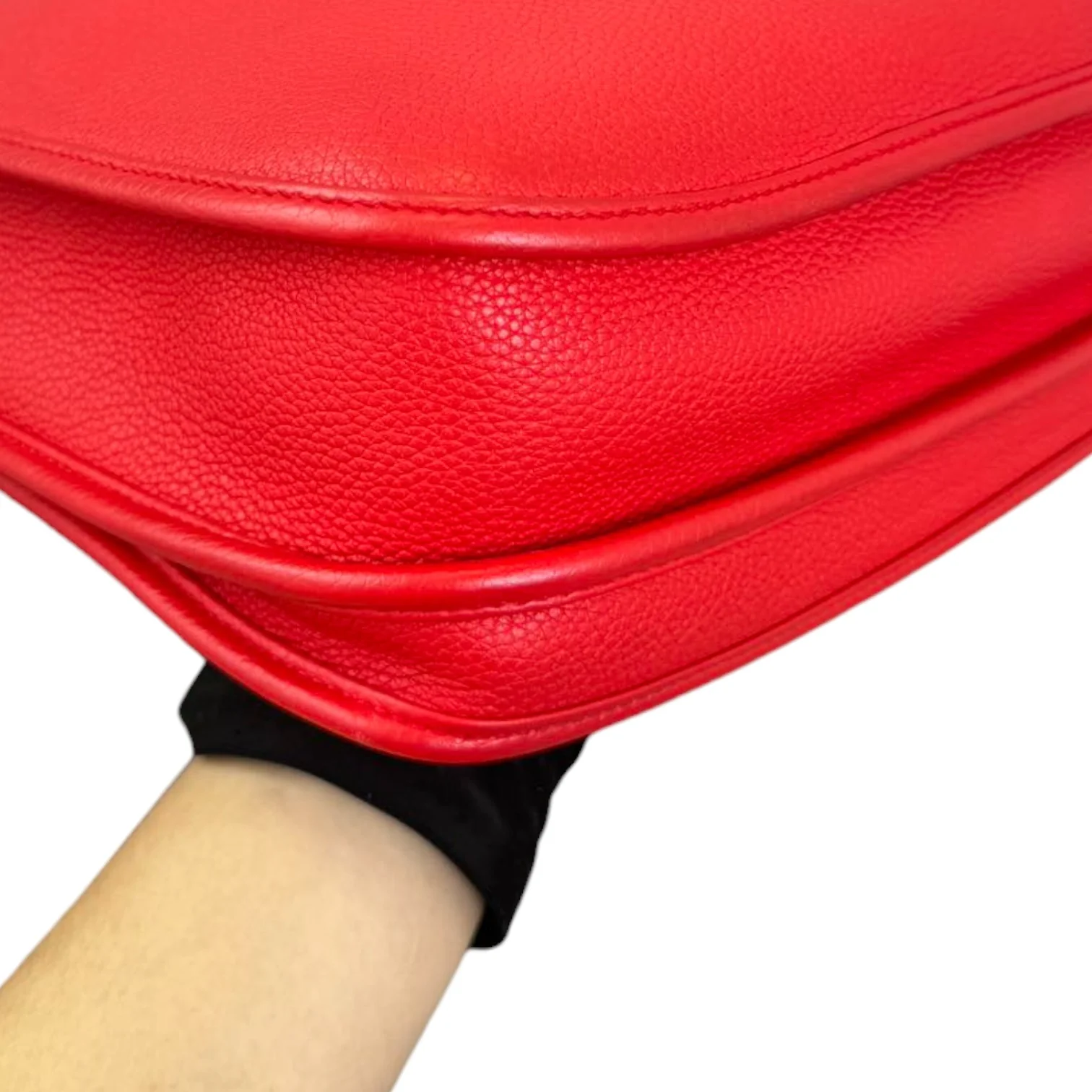 Evelyne III PM Taurillon Clemence Calfskin Red PHW - Image 4