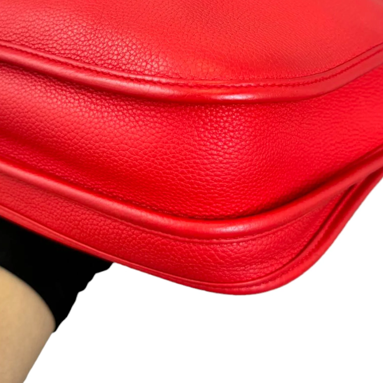 Evelyne III PM Taurillon Clemence Calfskin Red PHW - Image 5