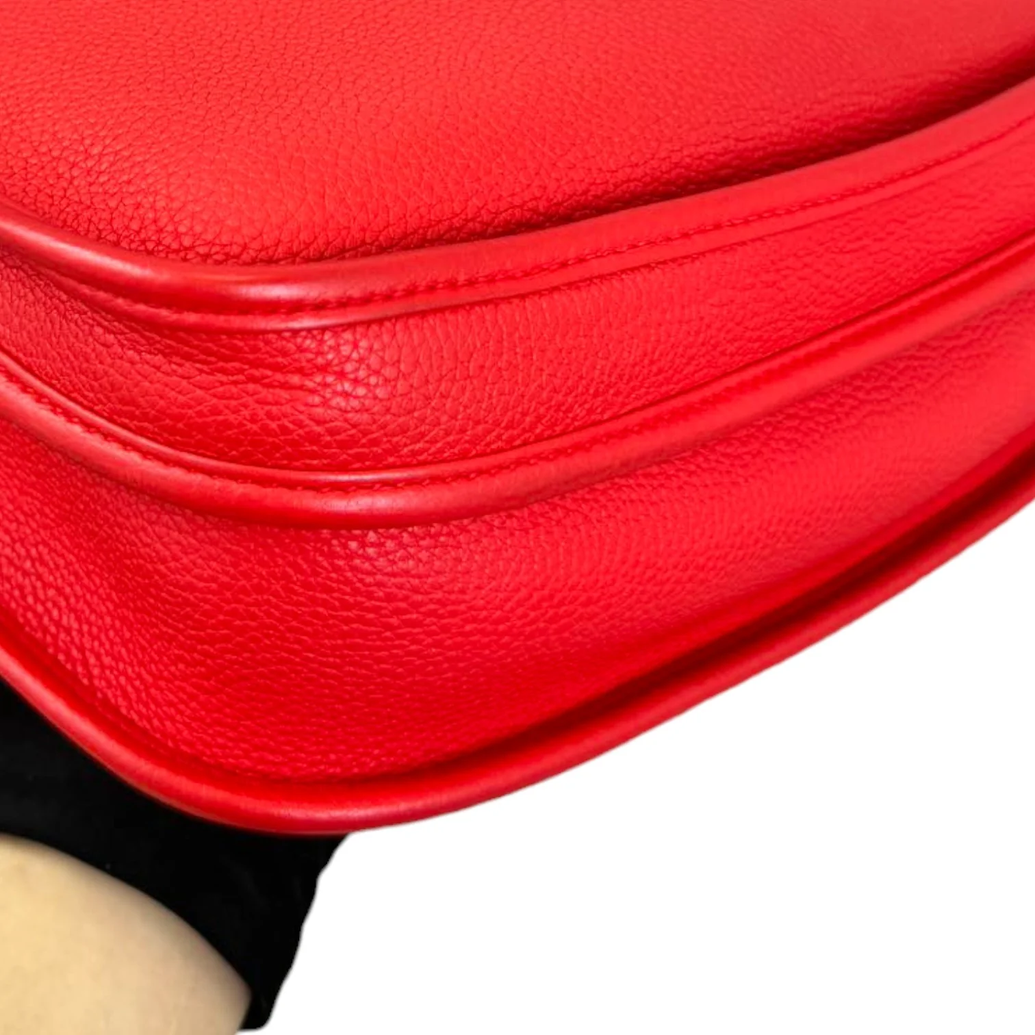 Evelyne III PM Taurillon Clemence Calfskin Red PHW - Image 6
