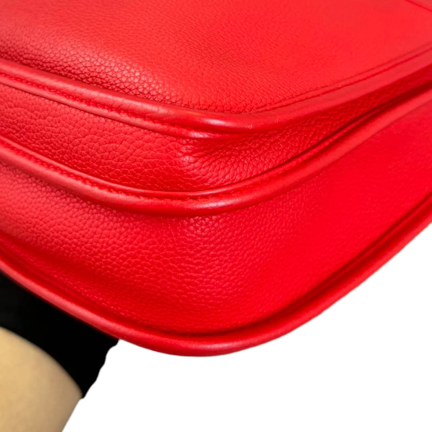 Evelyne III PM Taurillon Clemence Calfskin Red PHW - Image 7