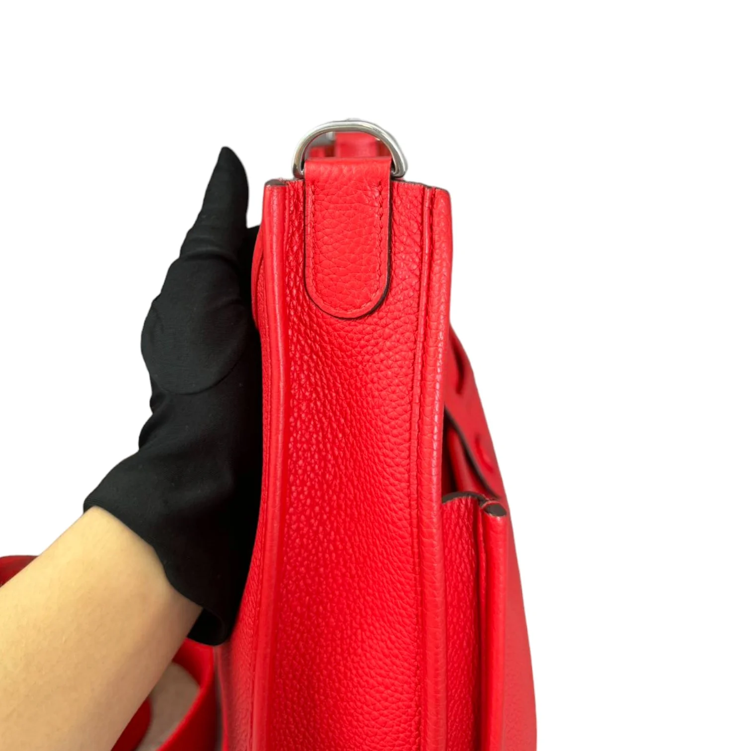 Evelyne III PM Taurillon Clemence Calfskin Red PHW - Image 9
