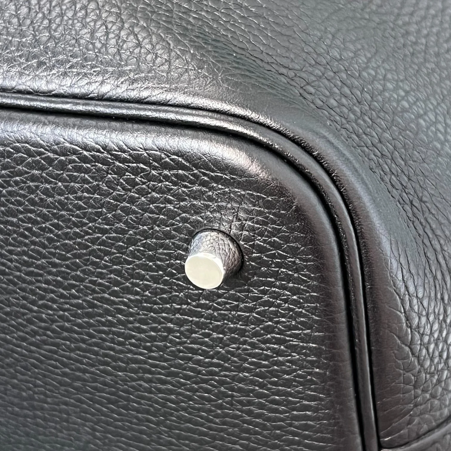 Picotin Lock 22 MM Taurillon Clemence Black PHW - Image 10