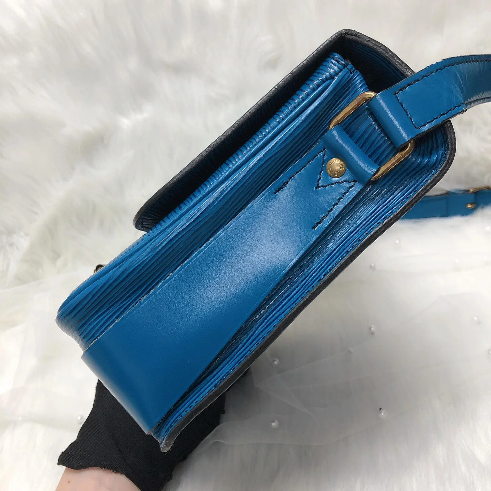 Toledo Blue Epi Cartouchière MM Crossbody - Image 11