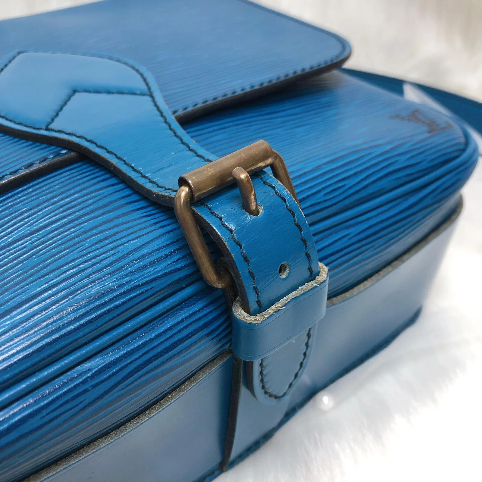 Toledo Blue Epi Cartouchière MM Crossbody - Image 13