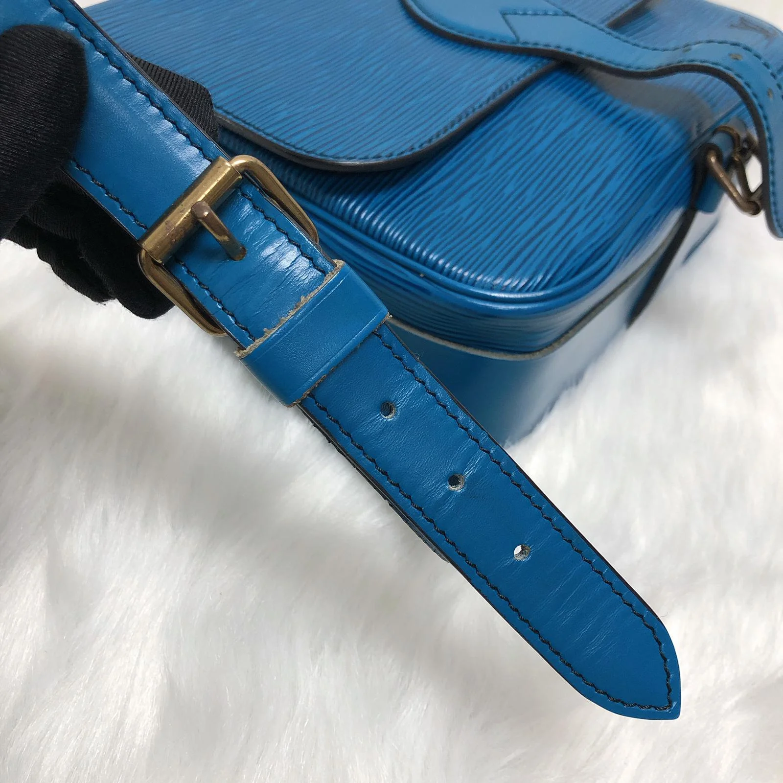 Toledo Blue Epi Cartouchière MM Crossbody - Image 20