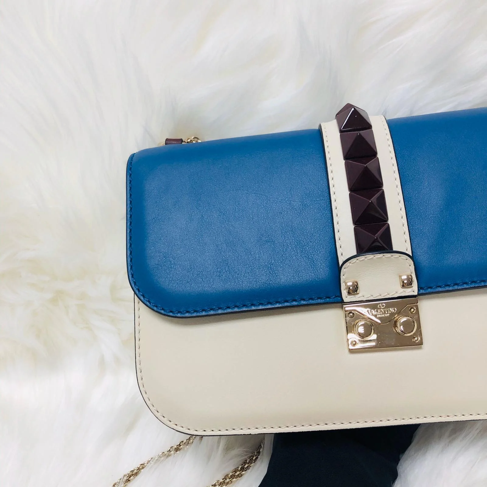Rockstud Glam Lock Medium Leather Flap Bag in Tri Color - Image 3