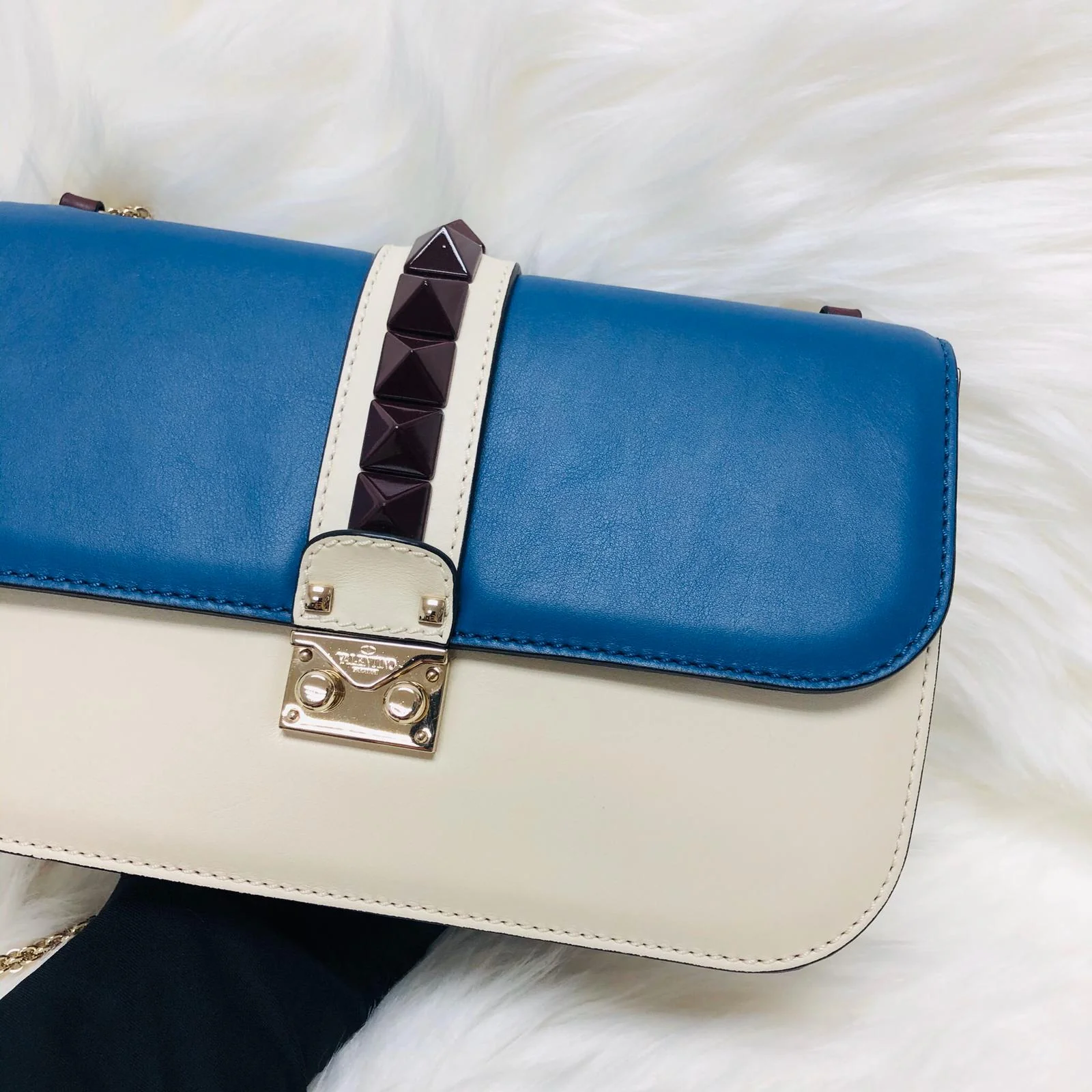 Rockstud Glam Lock Medium Leather Flap Bag in Tri Color - Image 4