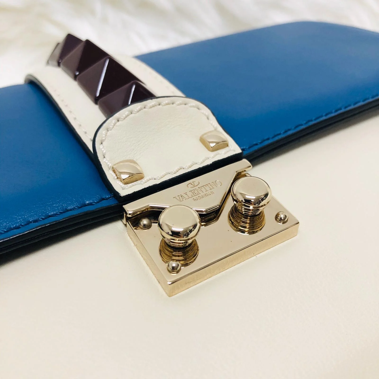 Rockstud Glam Lock Medium Leather Flap Bag in Tri Color - Image 6