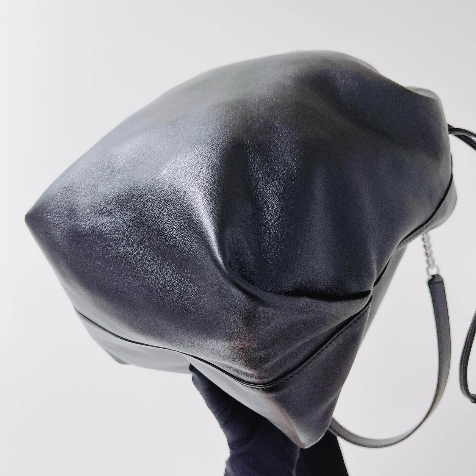 Teddy Bucket Bag Black - Image 10