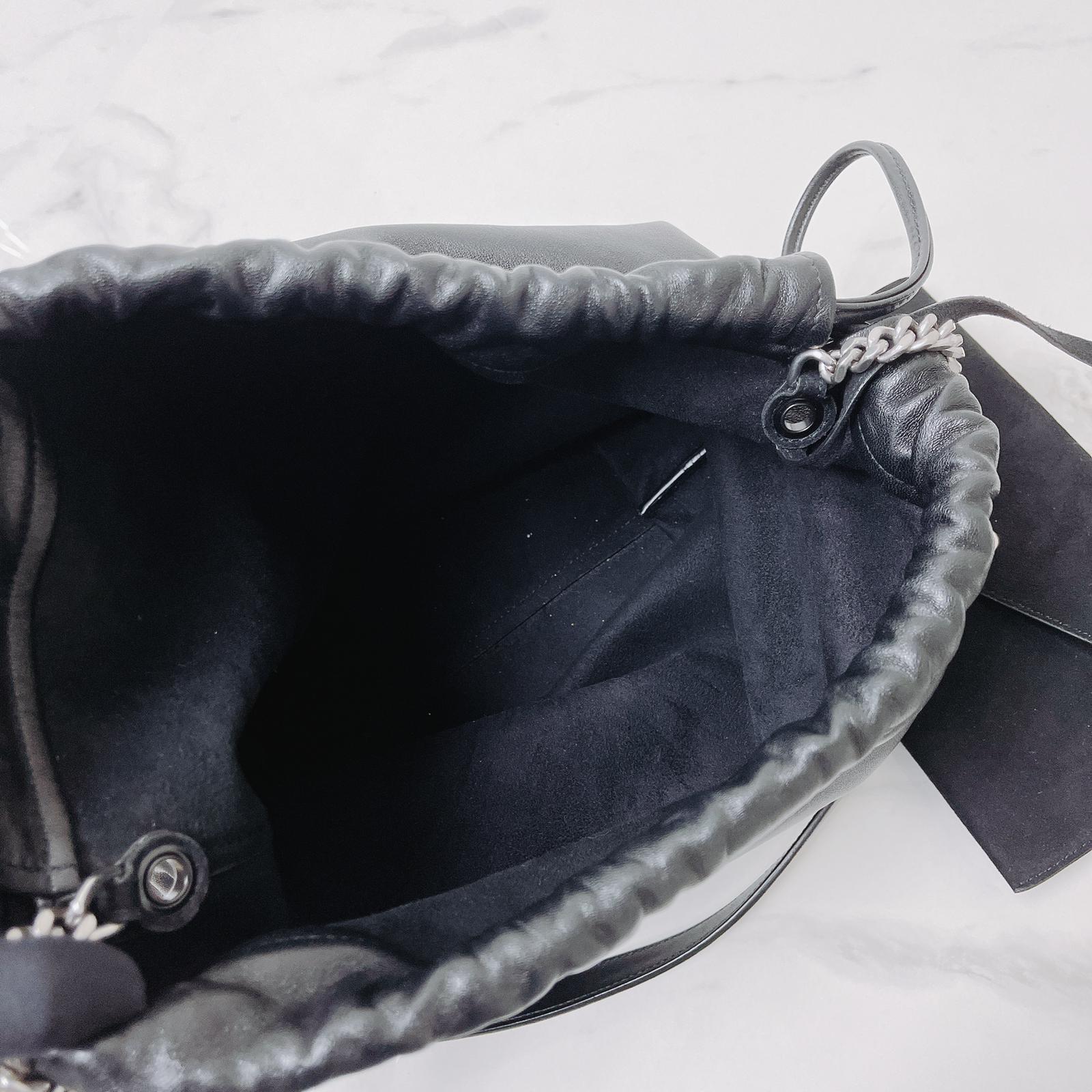 Teddy Bucket Bag Black - Image 17
