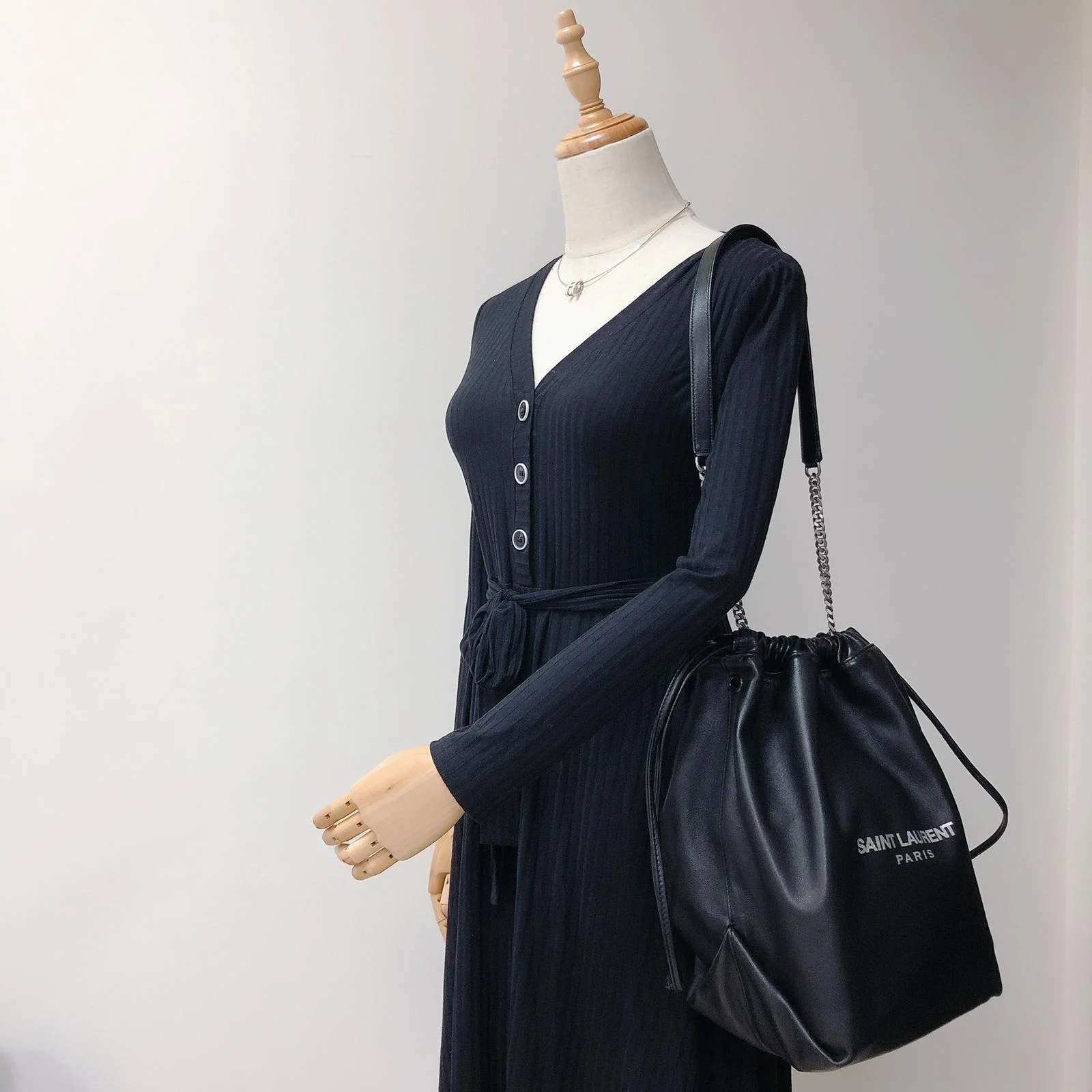 Teddy Bucket Bag Black - Image 21