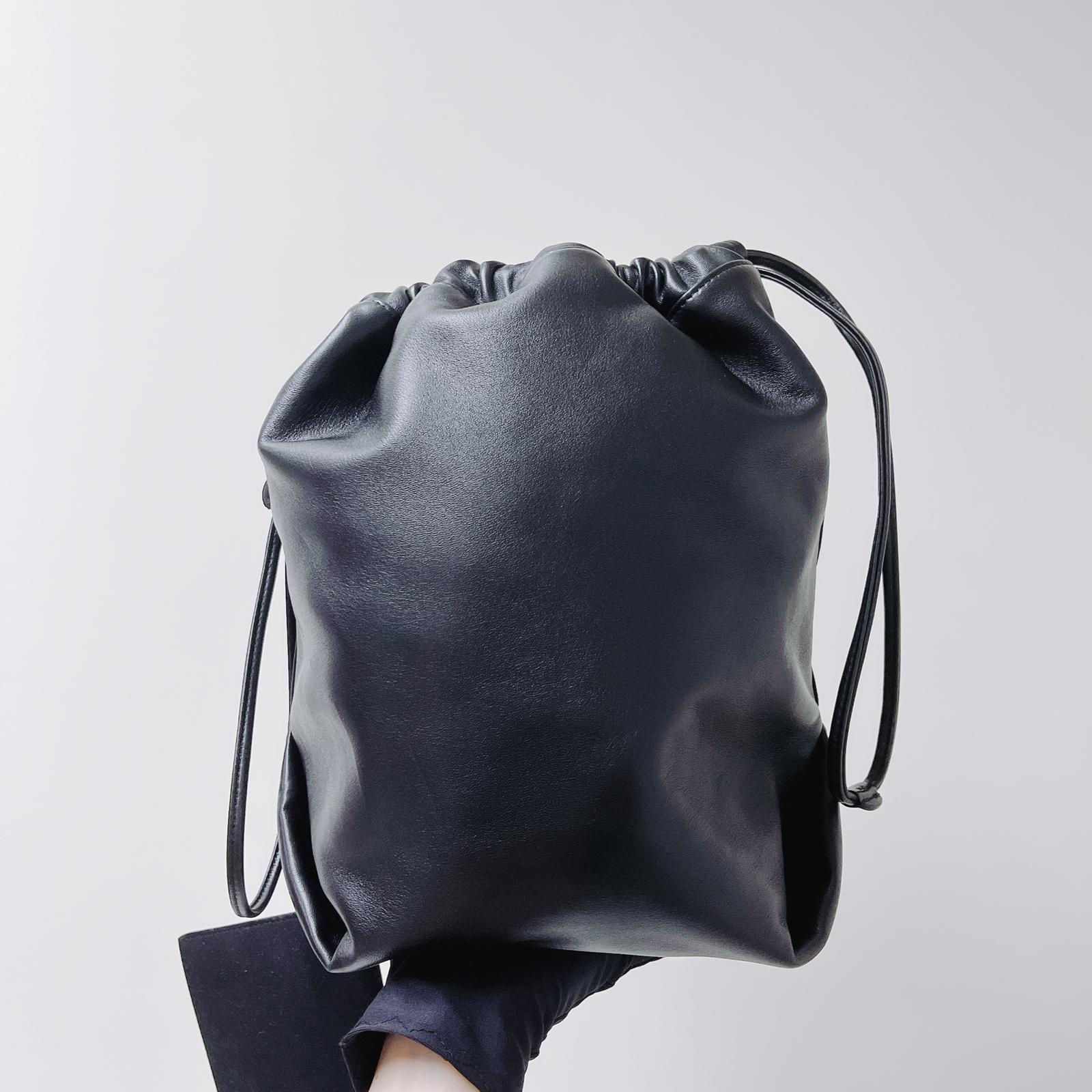 Teddy Bucket Bag Black - Image 3