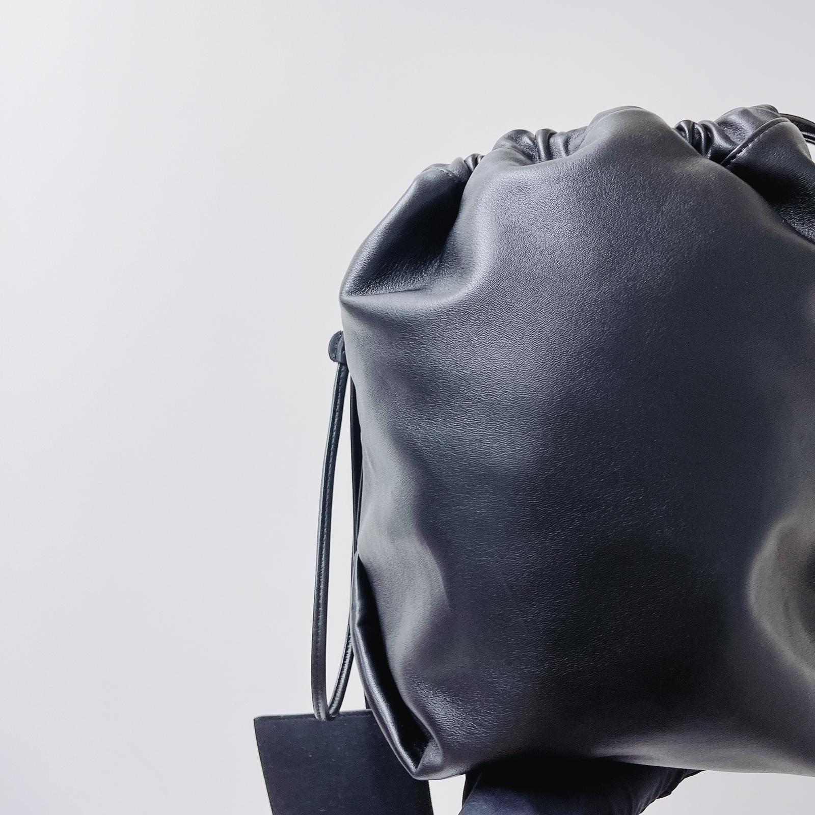 Teddy Bucket Bag Black - Image 6