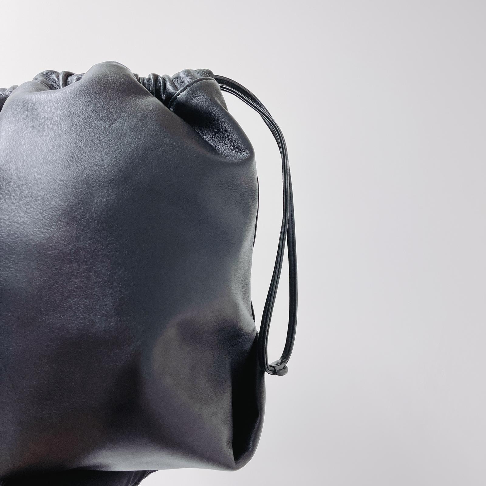 Teddy Bucket Bag Black - Image 7